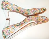 Springtime Fresh,  PASTEL FLOWERS...Doris Day... shabby chic... EMBROIDERED  60s/70s Floral Heels ..Pumps
