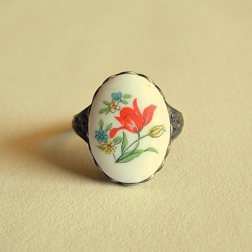 Tulip Cameo Ring Vintage Glass Red Flower Cabochon by skeptis