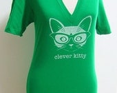 Kelly Green Clever Kitty Sheer Jersey Short Sleeve Unisex V-Neck Tee in XS