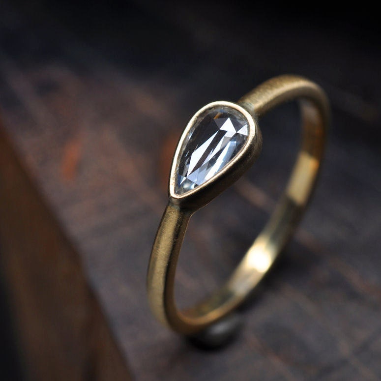 one of a kind - pear shaped rose cut diamond ring - 18k gold