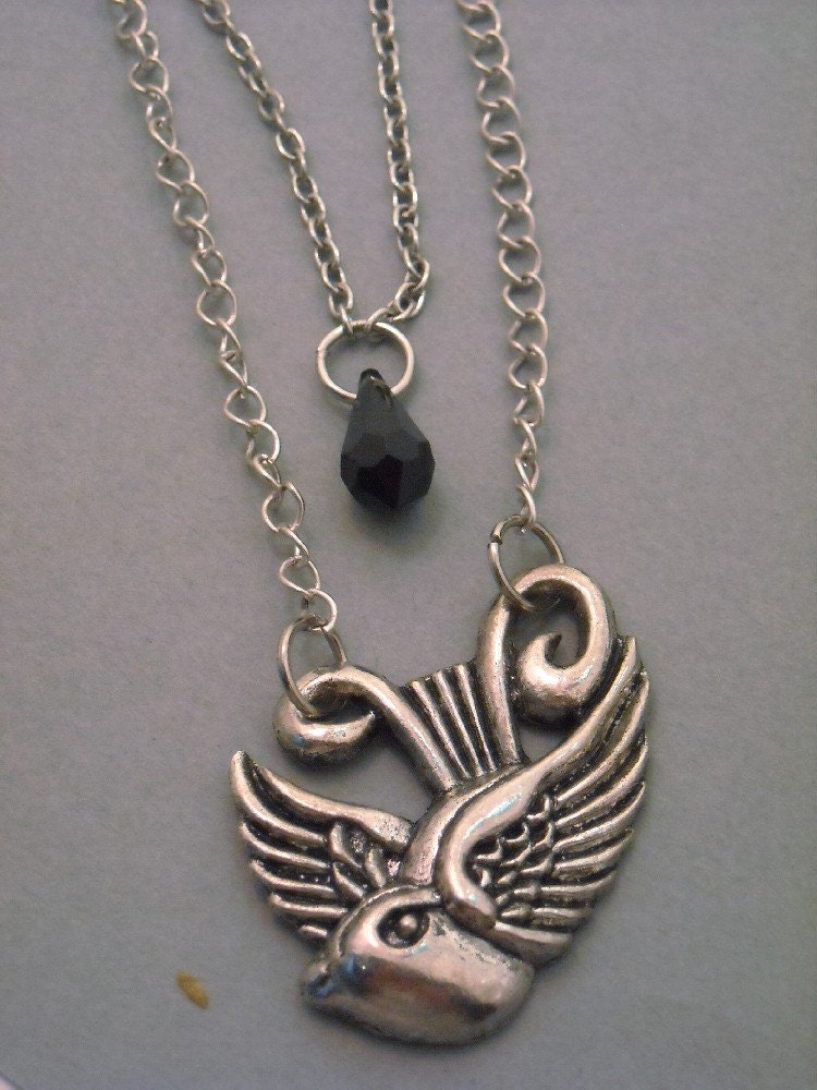 Sparrow                                            A silver necklace