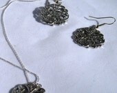 Silver (tarnish free) jewelery set.