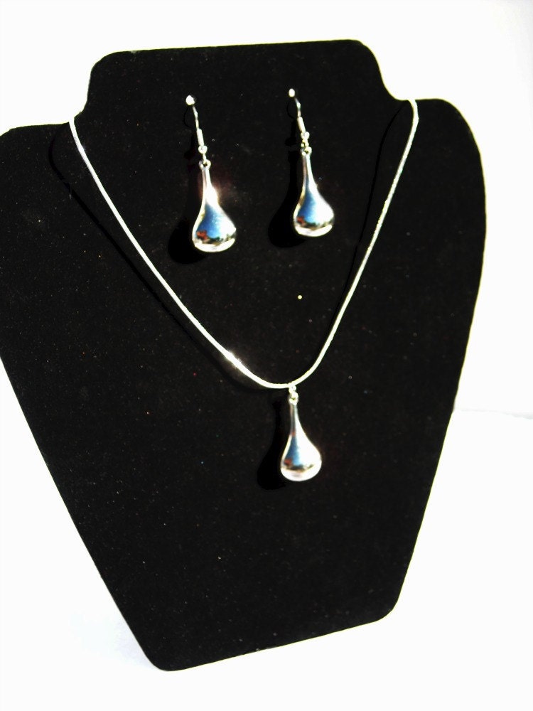 Necklace and Earring set.  Tear drop