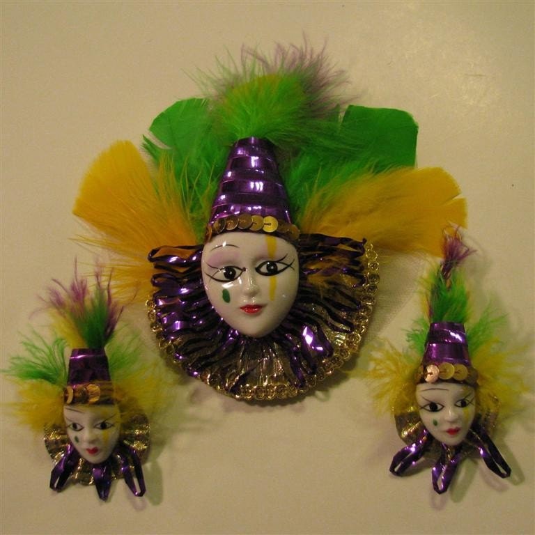Mardi Gras Mask Purple Clown Pin - Earring Set