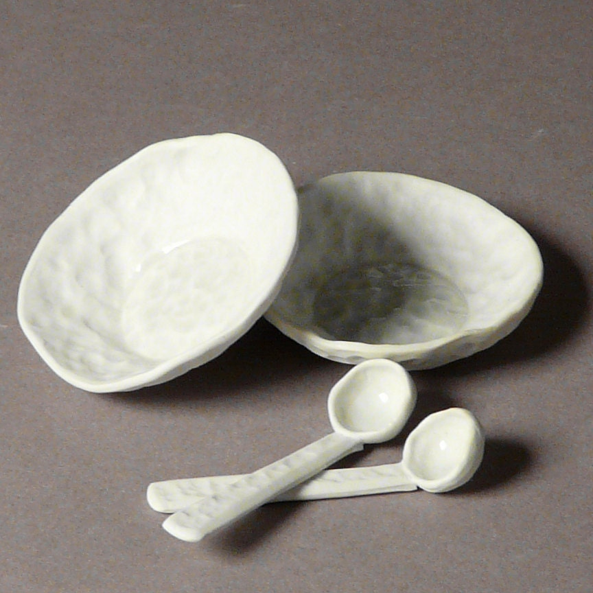Pair of little salt cellar or teabag holders with matching miniature porcelain spoons