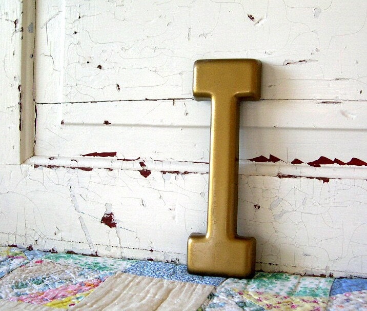 Upper Case Plastic Signage Letter I in Gold