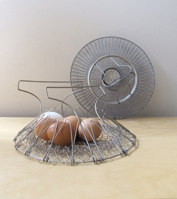 vintage wire egg basket, gathering basket, farmhouse primitive