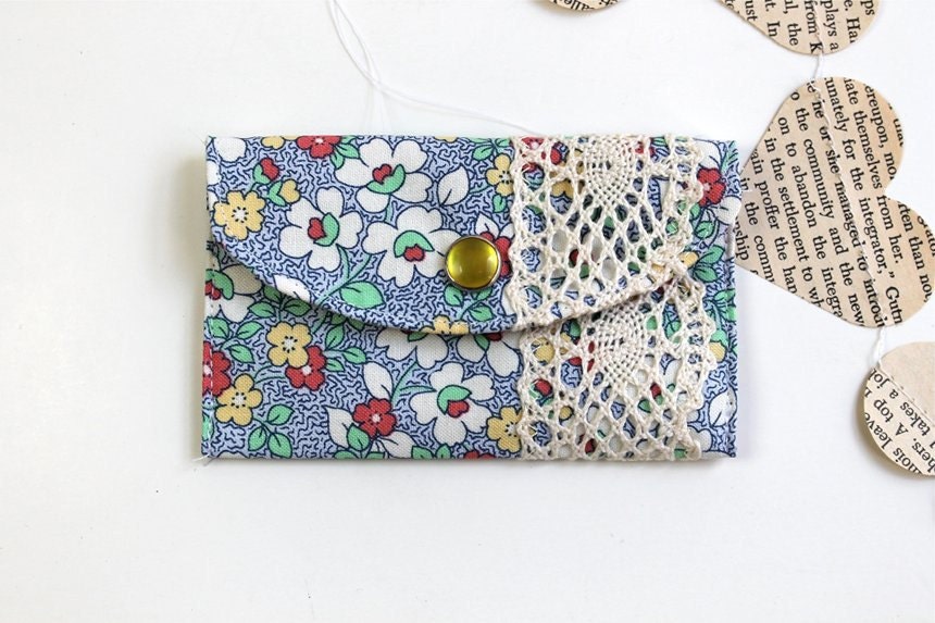 Mini Wallet Card Holder - Fabric Credit Card Wallet for Women - 30's Floral n' Lace