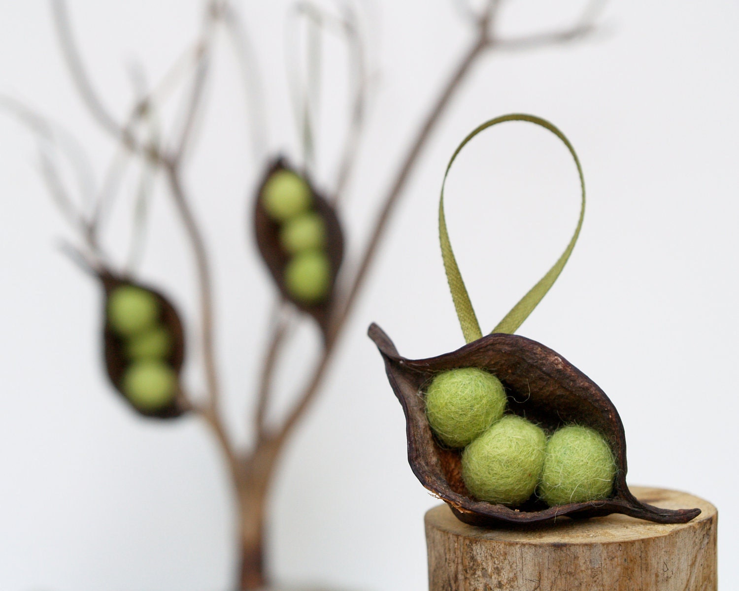 Natural Christmas Ornaments, 3 Pea Pod Decorations Nature Inspired Olive Green Rustic Organic Fun Food Dude Unique Needle Felted Wool Tree - Fairyfolk