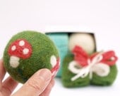 Needle Felting Toadstool Ball Kit - Learn How To Neelde Felt - Detailed Tutorial for Beginnners - Night and Day Ball