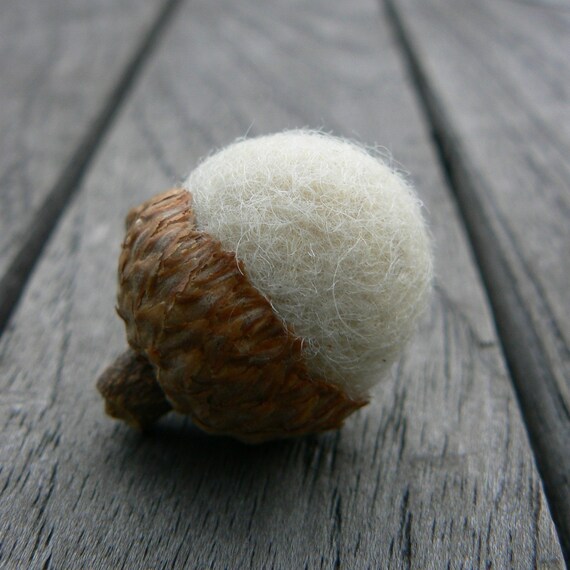 White Wedding Favors, Wool Acorns 10 Handmade Neelde Felted Colorful Home Decor Waldorf Woodland Natural Nature Fall Snow White rustic