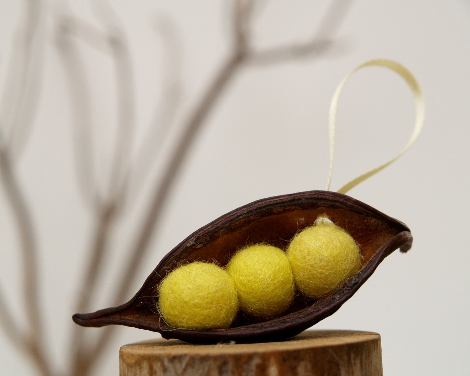 Yellow Christmas Ornaments 3 Peas in a Pod Felt Decorations Woodland needle Waldorf nature inspired handmade Baby Nursery Home Decor Fun