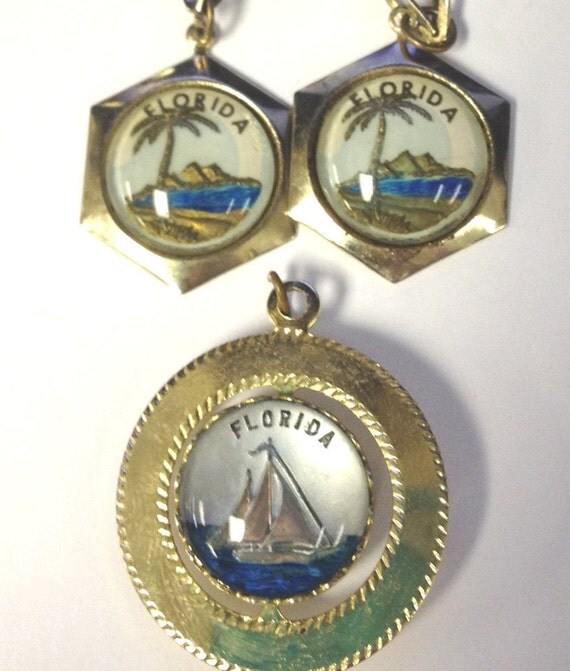 Vintage mismatch set of 50s vintage florida glass souvenir earrings and pendant