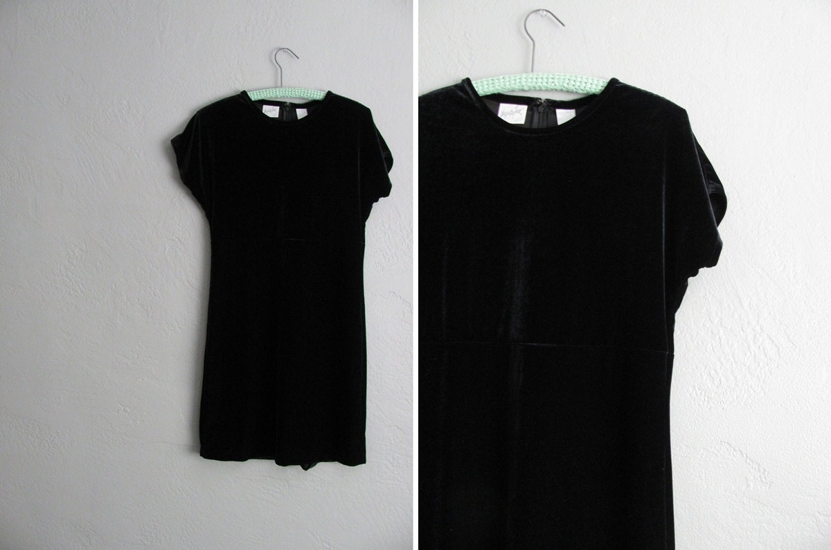 vintage '90s black VELVET short DOLMAN sleeves dress. size s m l.