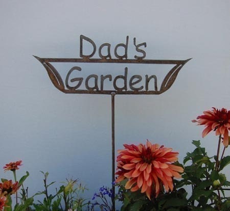 Great Father's Day Gift - Dad's OR Papa's OR Grandpa's Garden Sign Metal Stake