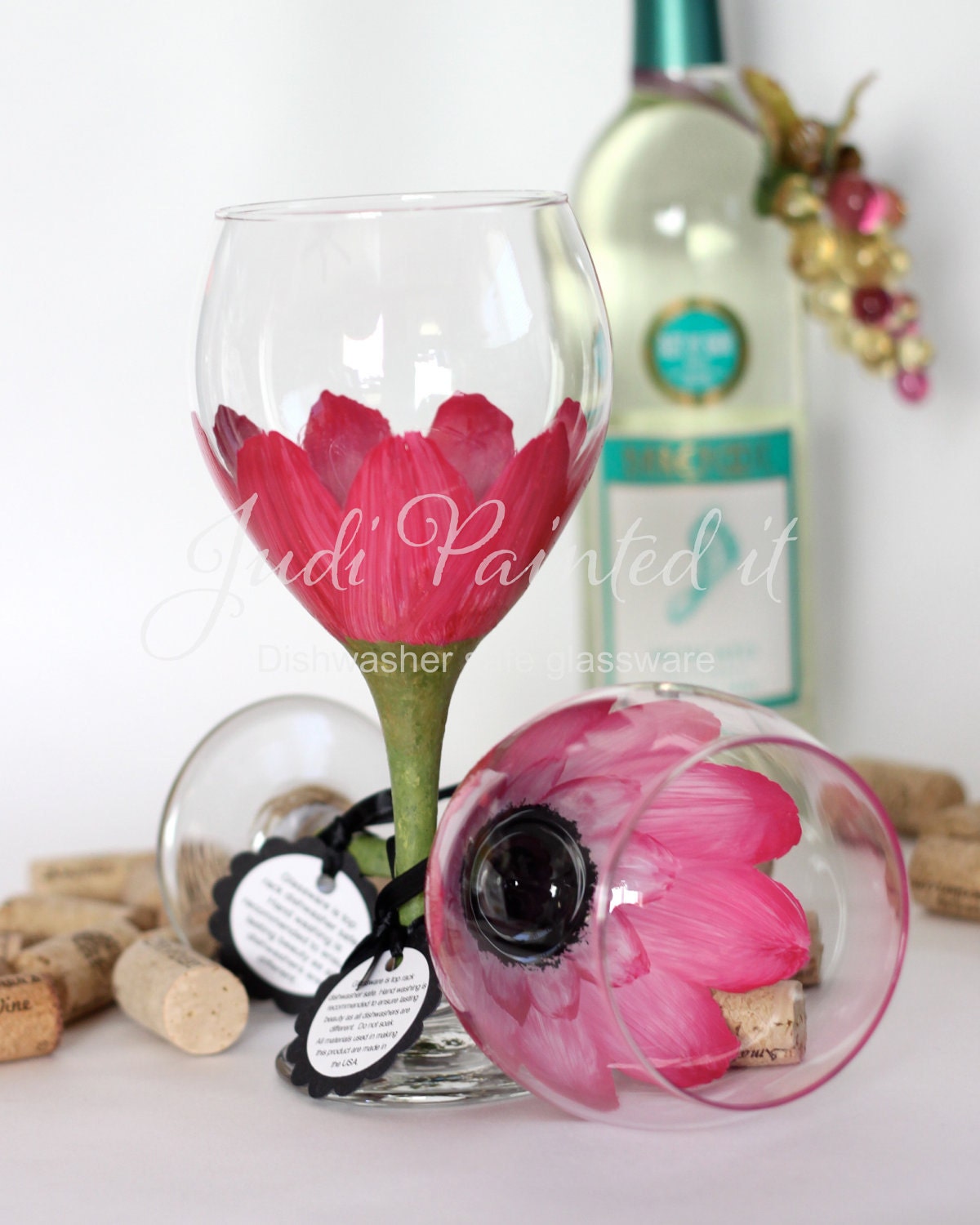 Magenta pink Daisy hand painted wine glass - FREE Personalization and dishwasher safe