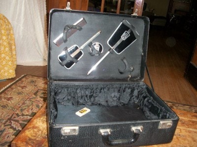 Reduced 99 Vintage Vanity set in black suitcase