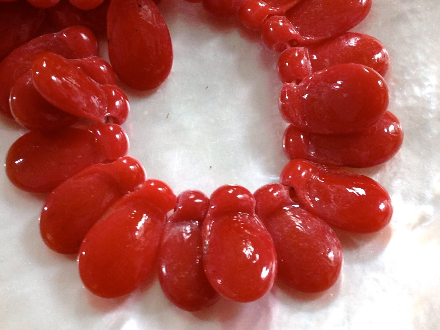 SALE - Teardrop - RED - Funky - 12 pcs - 22 mm