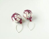 Felt embroidered earrings white and violet