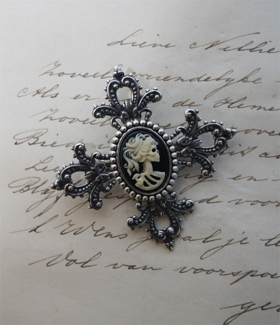 Skeleton cameo brooch - skull lady