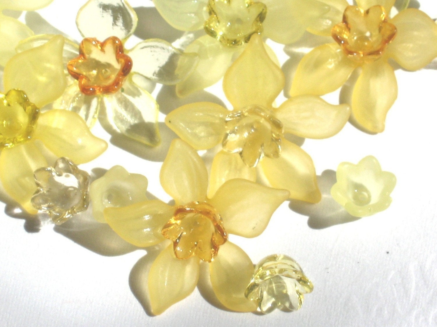 12 Daffodil Flower Beads Yellow Mix and Match