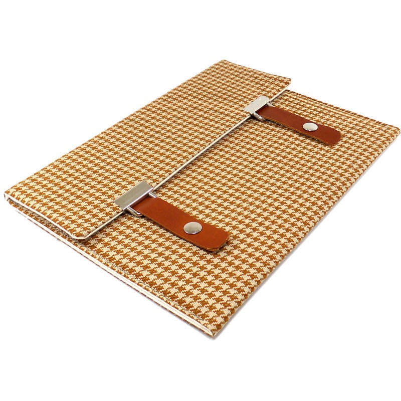 11" Macbook Air case - caramel and cream houndstooth