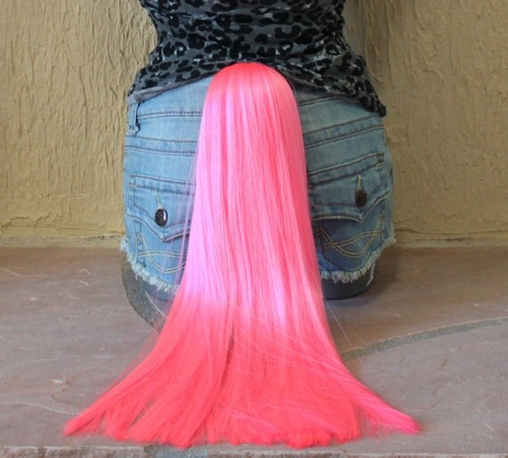 pink clip in ponytail