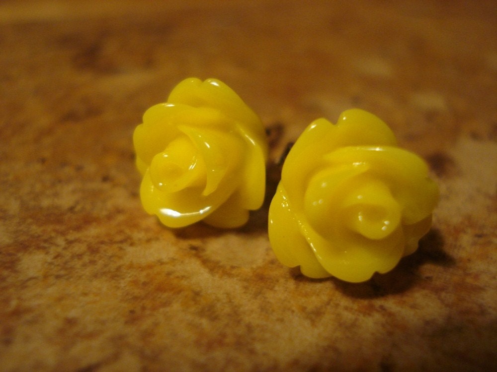 Lemon Yellow Mini Roses