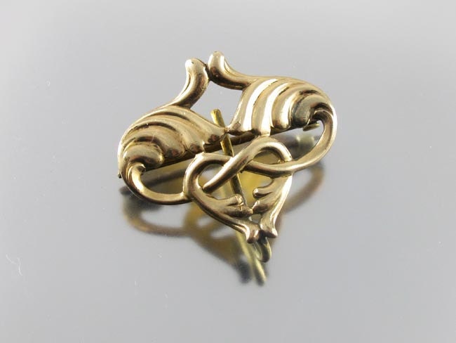 Victorian Edwardian fleur de lis hook back pin