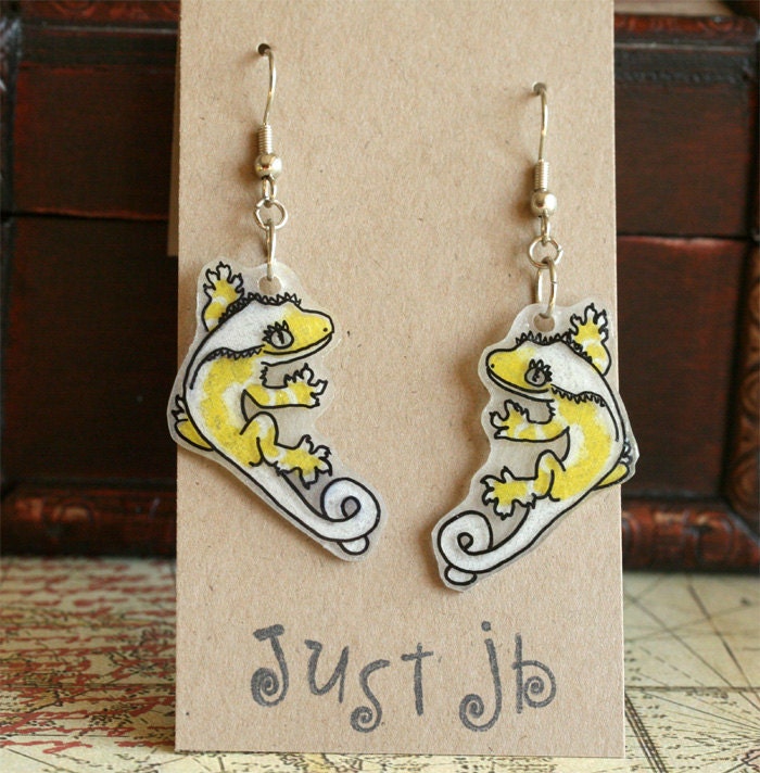 Crested Gecko Earrings - Sunny and Cream