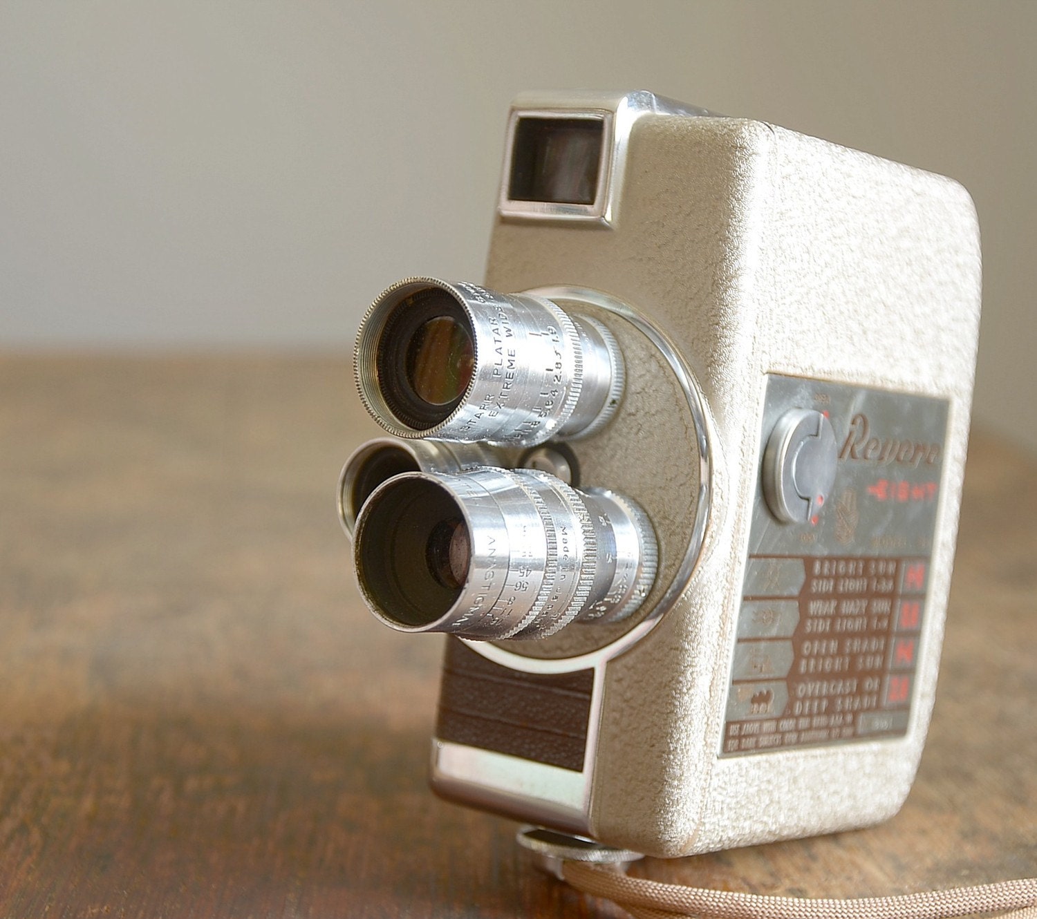 Vintage 1950s Revere Eight 8mm Movie Camera .. Model 84