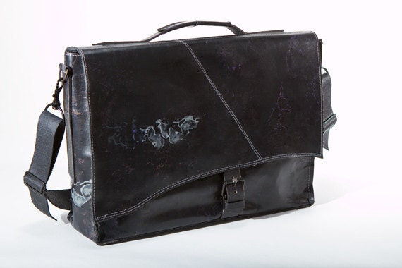 fullgive leather messenger bag // the quicksilver