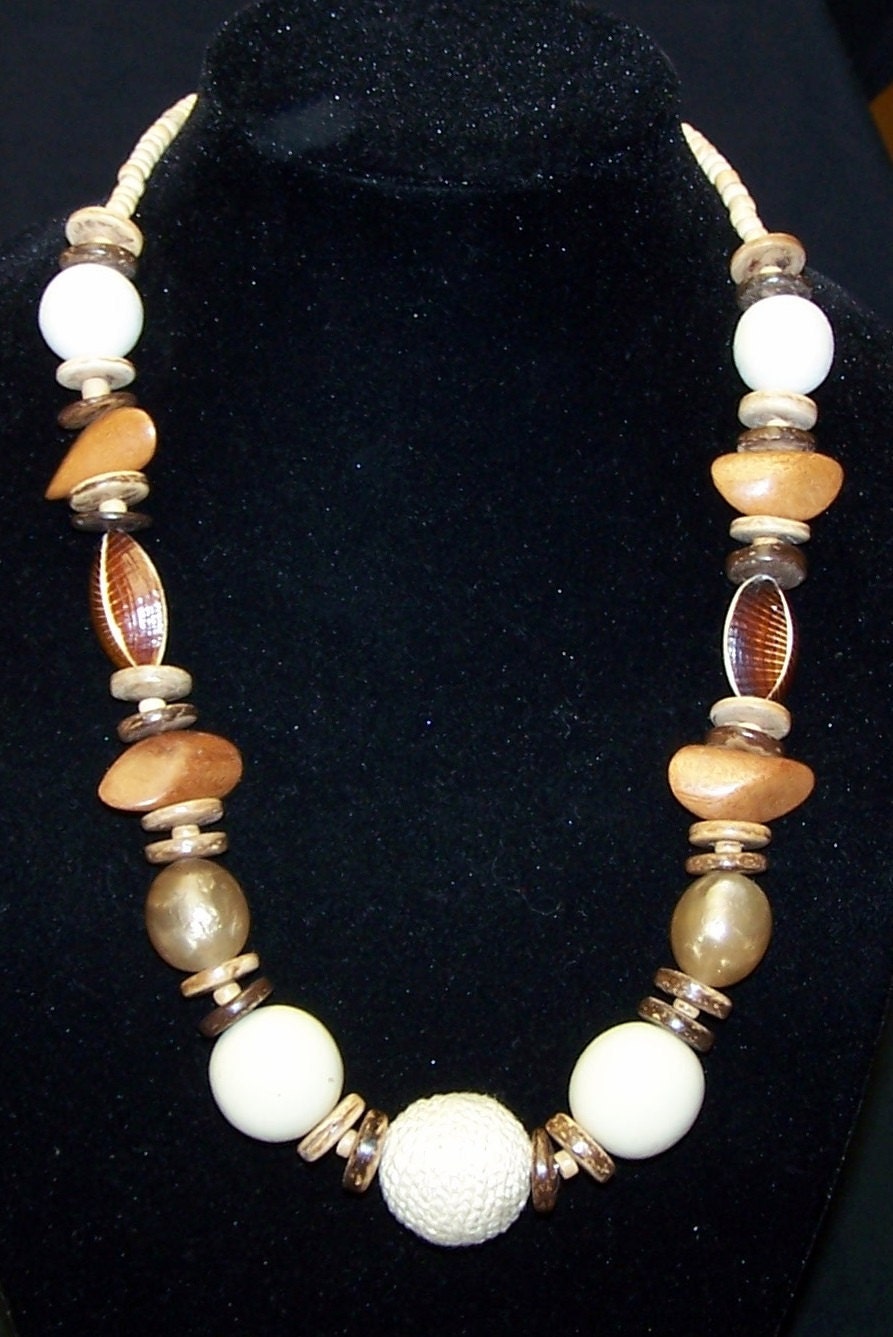 Coco Shell and Wood Necklace