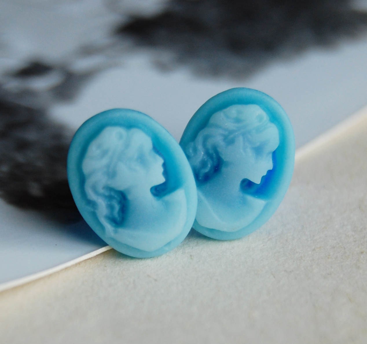 2g (6mm) Blue Cameo Plugs- for stretched ears.double flared