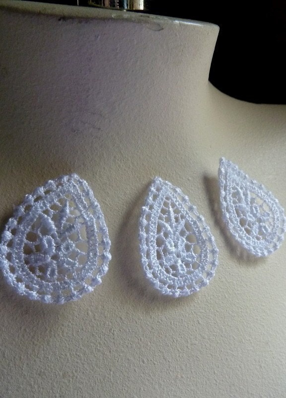 6 SIX Medallion Appliques in WHITE Teardrop Venice Lace for Bridal, Jewelry Supply, Altered Couture,Costume Design