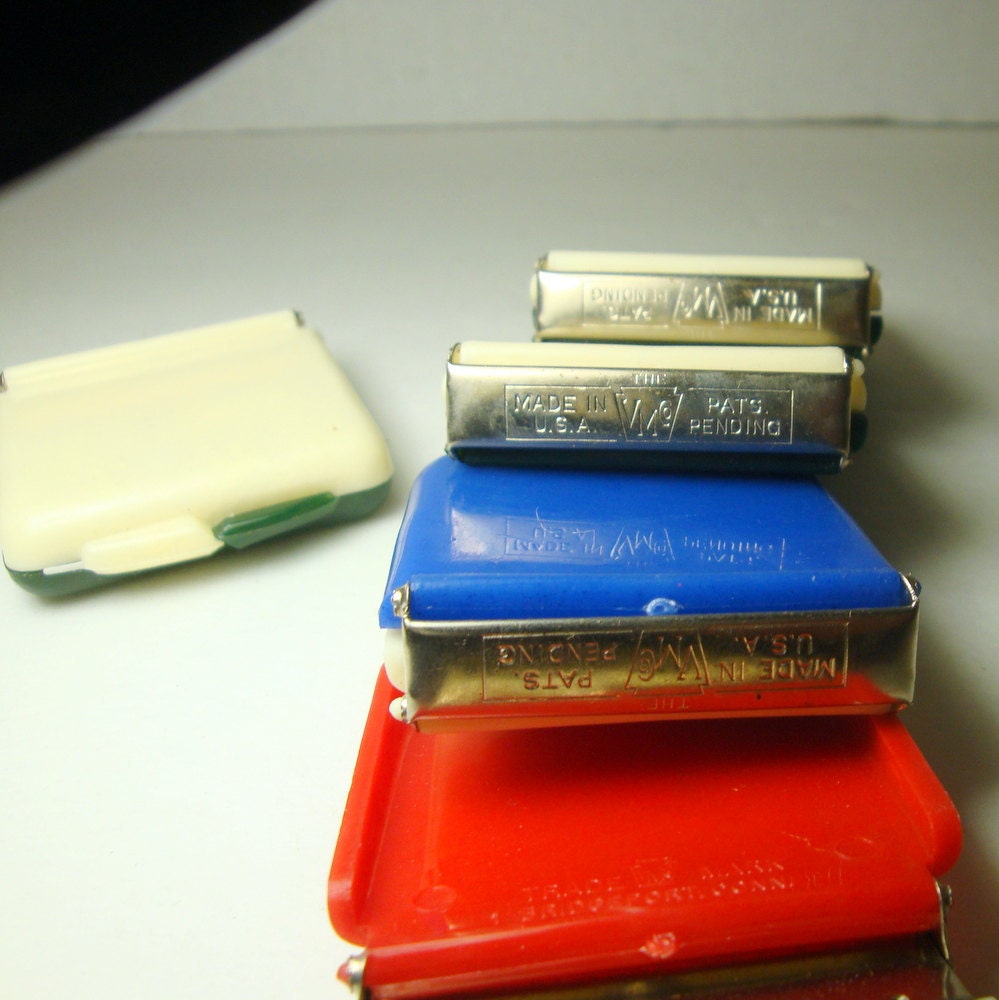 Dude Pocket Wire Brush, Tiny Plastic Case, Suede Shoes or Mechanical GADGET Cleaning,  Fine Wire Brush, Pocket Size, 1960s,