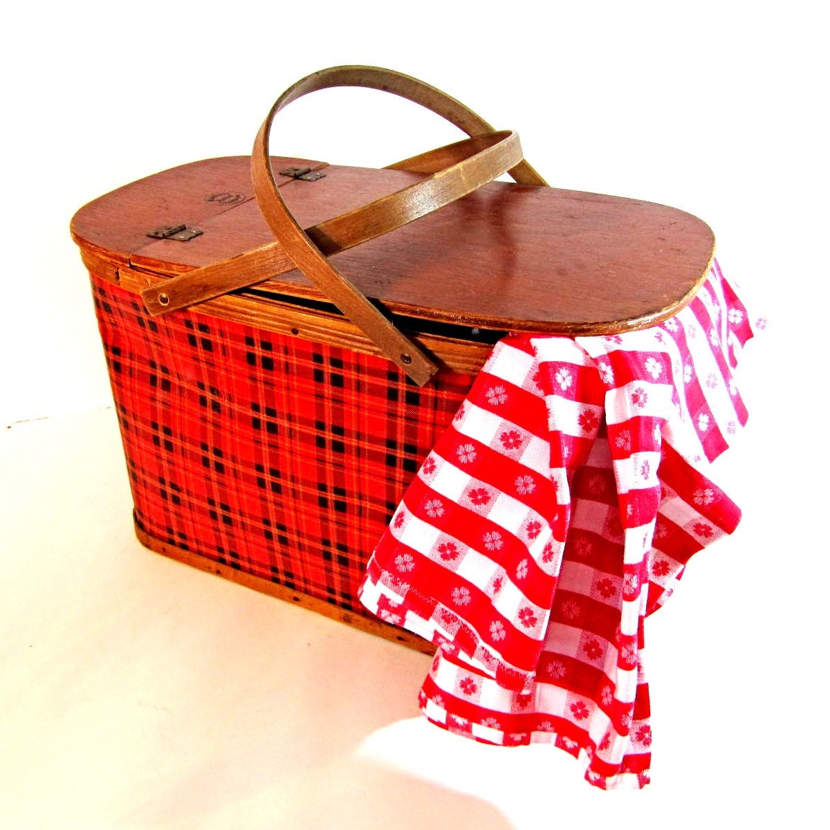 Vintage Hawkeye basket plaid picnic basket