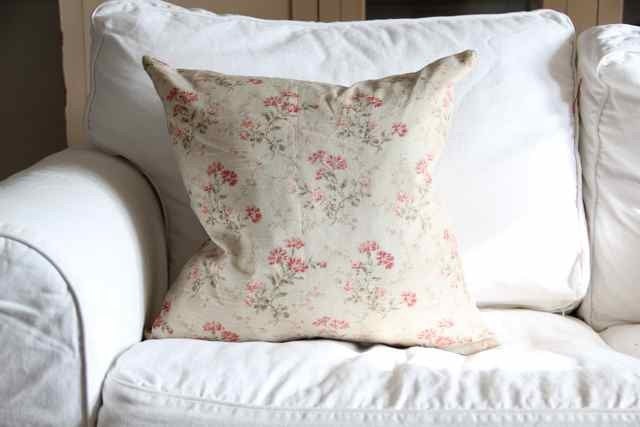 VINTAGE FABRIC PILLOW