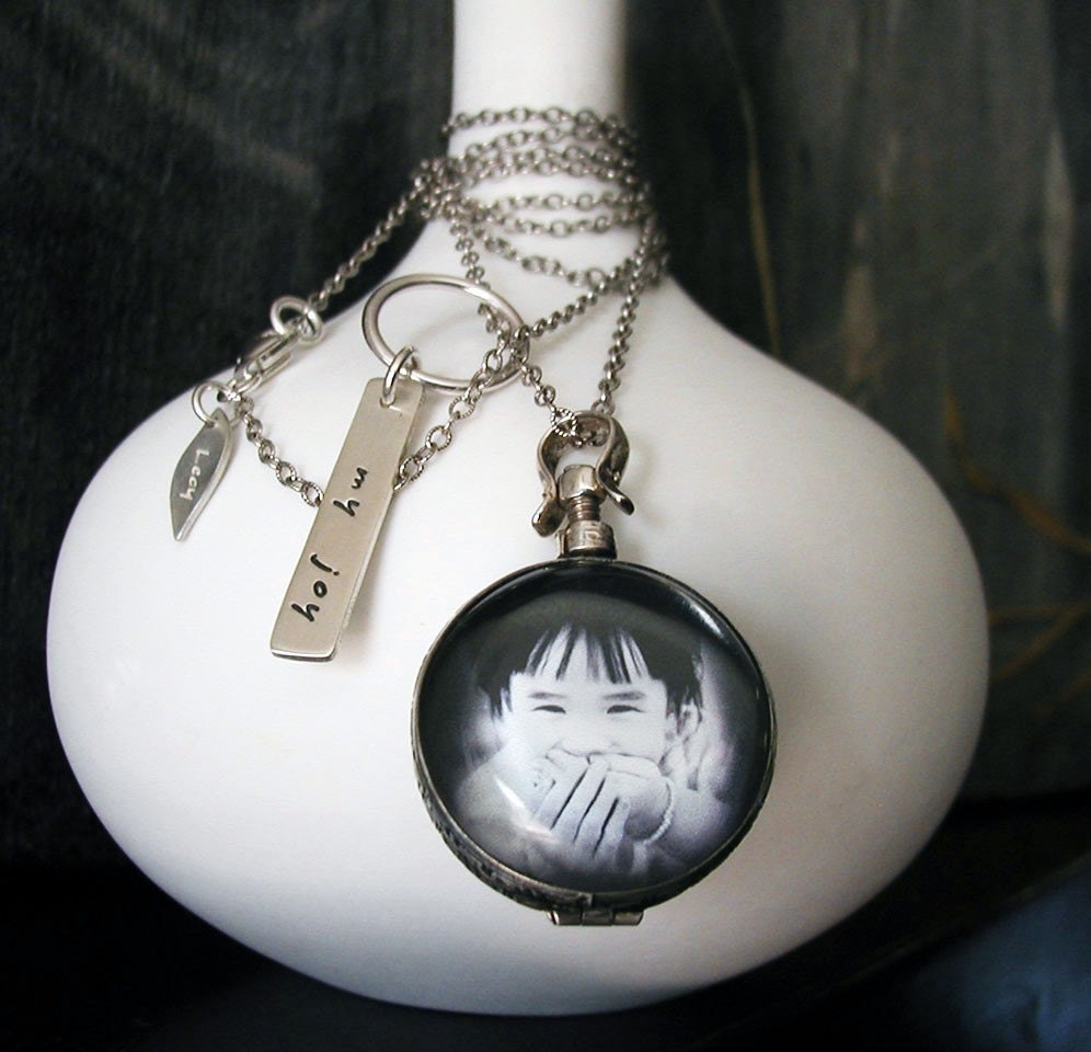 Antique Round Photo Locket Necklace - Custom with one word tag