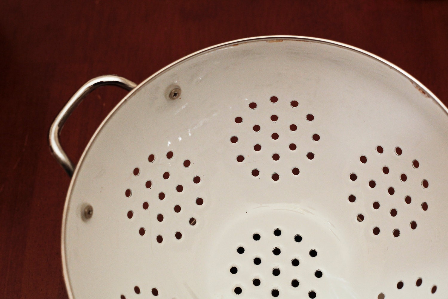 Retro White Kitchen Colander
