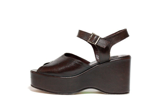 VTG 90's Brown Leather Peep Toe Platform Wedge Sandals 8