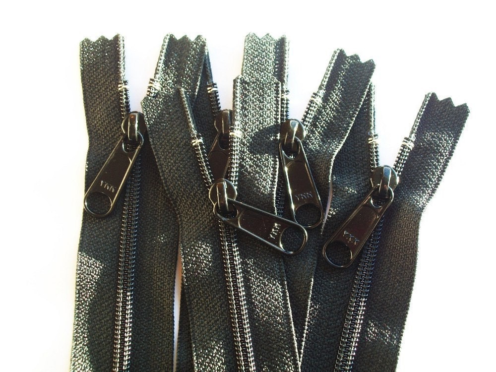 Ten 12 Inch Color 580 Ykk Long Pull Purse Zippers Black