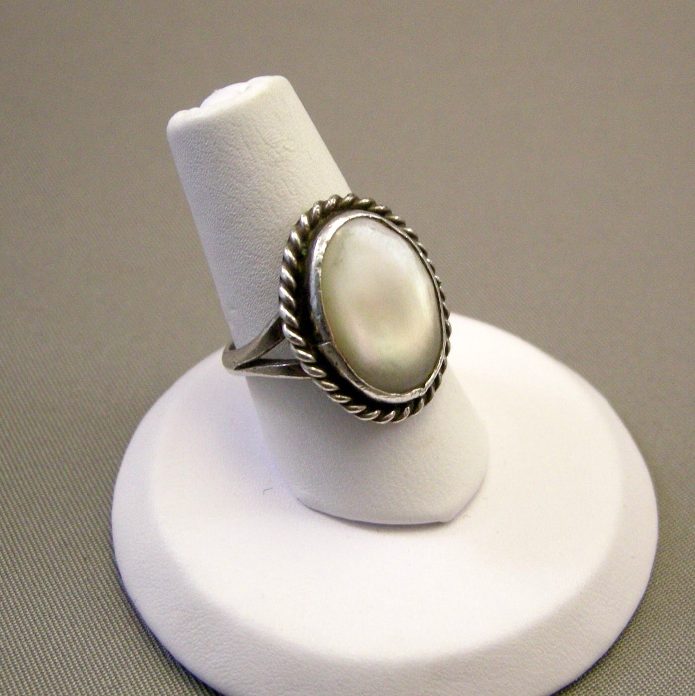 Vintage sterling silver ring with glass pearl cab, size 6