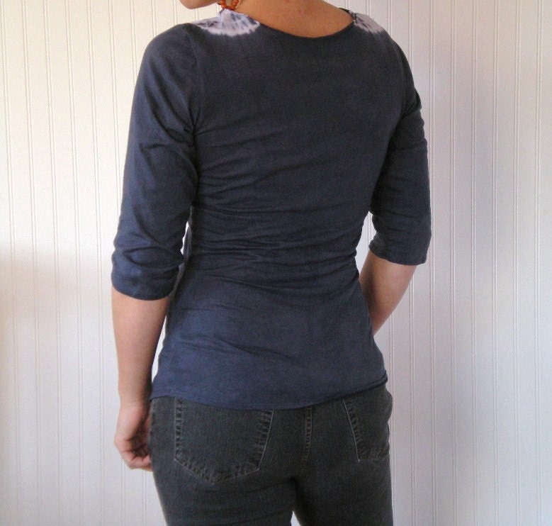 Tie Dye Longsleeve V Neck Knotty Top in Diva (Charcoal Gray)
