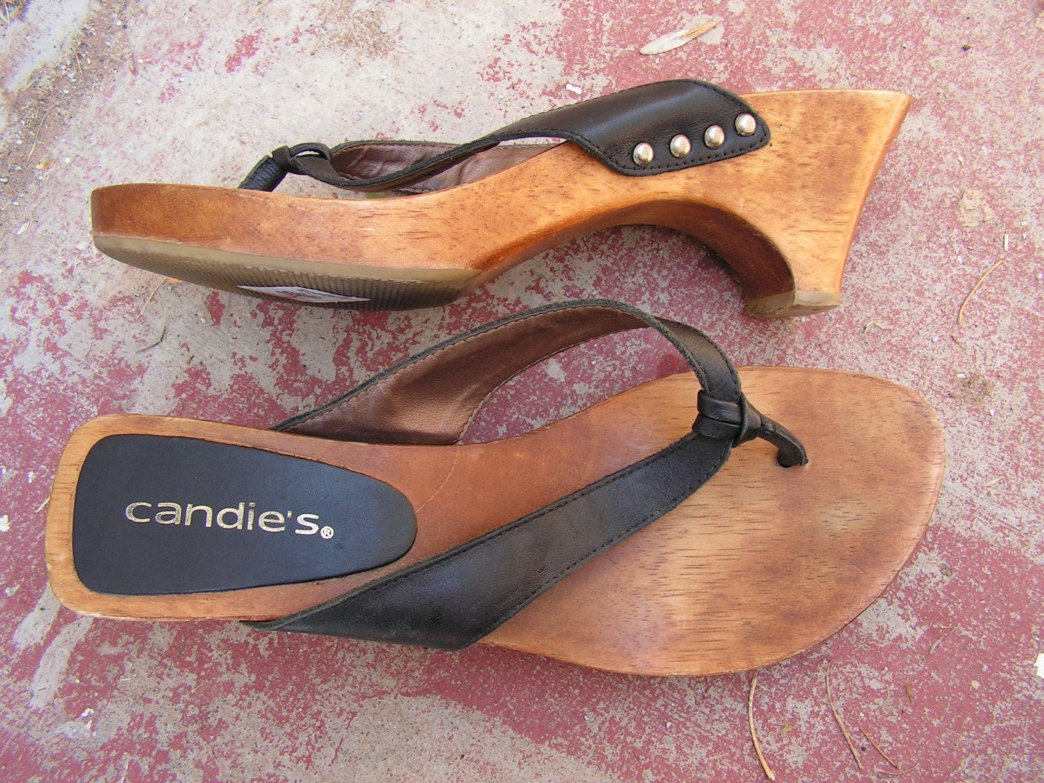 candies wooden shoes