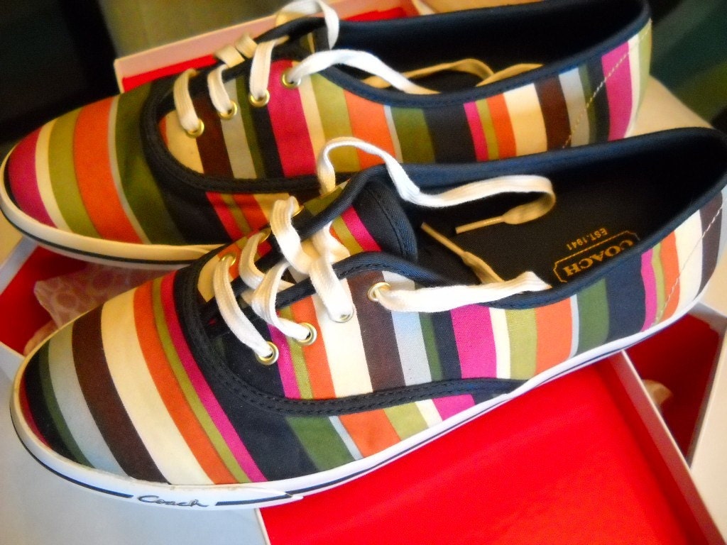COACH sTrIpEd Tennis ShOes Size 9
