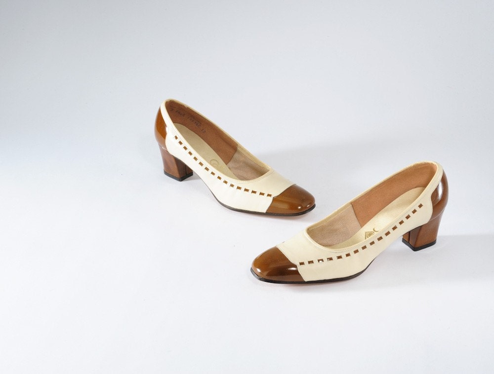 60's Spectator Mocha MOD Pumps NOS