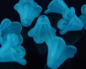 10 pieces - Jade Blue Lucite Medium Petunia Flower Beads - 14x10mm
