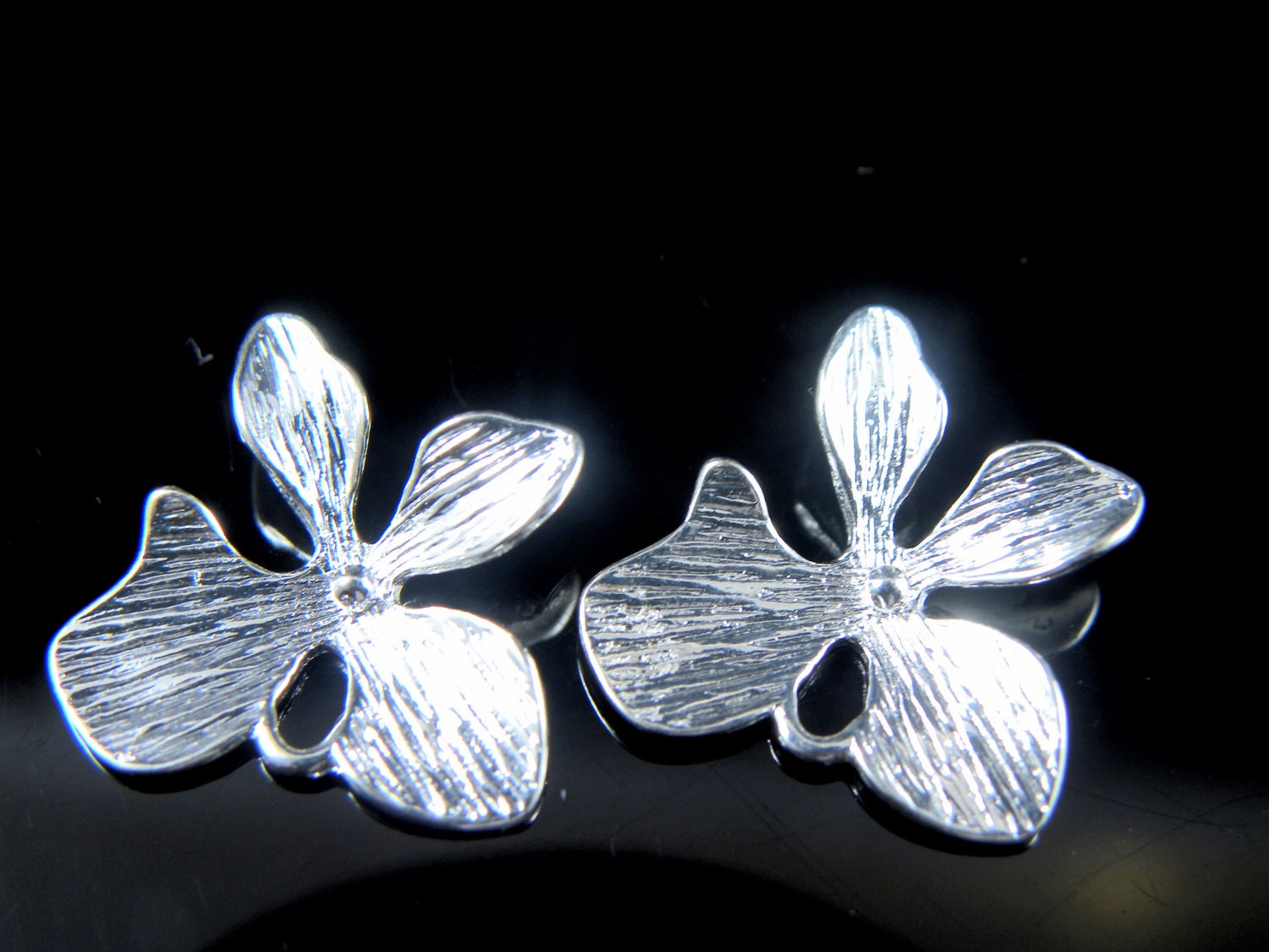 4 pcs - Silver Plated Clover Charm Earring Pendants, Nickel and Lead-Free  16x15mm