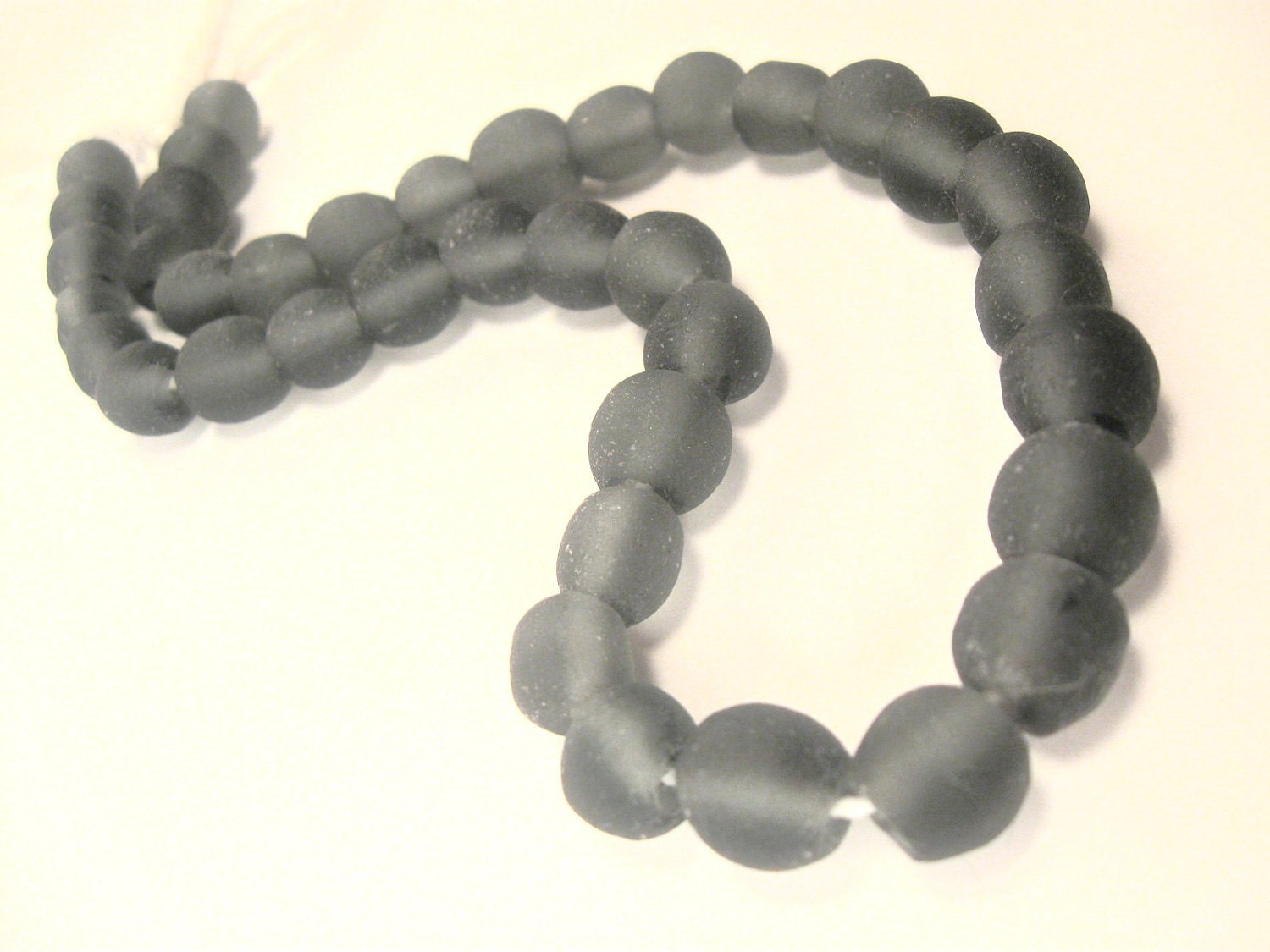 Recycled glass beads - grey round beads - 10mm - 12 beads  (V110B)